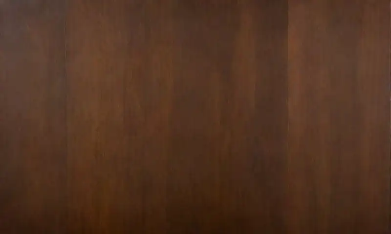 Superficie de madera oscura y rica